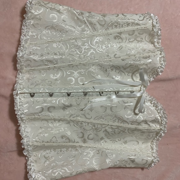 White satin corset - Picture 1 of 3